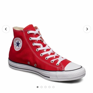 Converse  - Ett par röda converse i bra skick storlek 40! 500kr