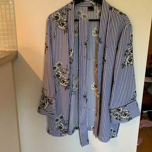 Kimonoaktig blus från Ginatricot, aldrig använd
