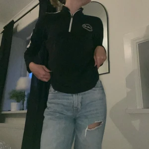 Idrotts tröja, XS - 50kr+frakt. Svart och vit. Köpte den på ullared för 300 kr förra året.