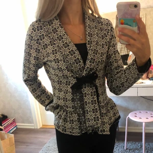 Finare tröja💞 - Odd-Molly liknande tröja💞 Det är storlek XS på den men den är ett stor i storlek och passar XS-M💞 svårt att se på bilderna hur den sitter riktigt så skicka vid intresse🥰