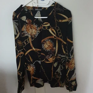 Blus från Shein - Ny blus från Shein, storlek L, Eu 40/42 passar dig som har storlek  m och L.