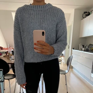 Stickad tröja MSCH Copenhagen - Blå stickad tröja från MSCH Copenhagen i storlek XS/S. Använd men i bra skick