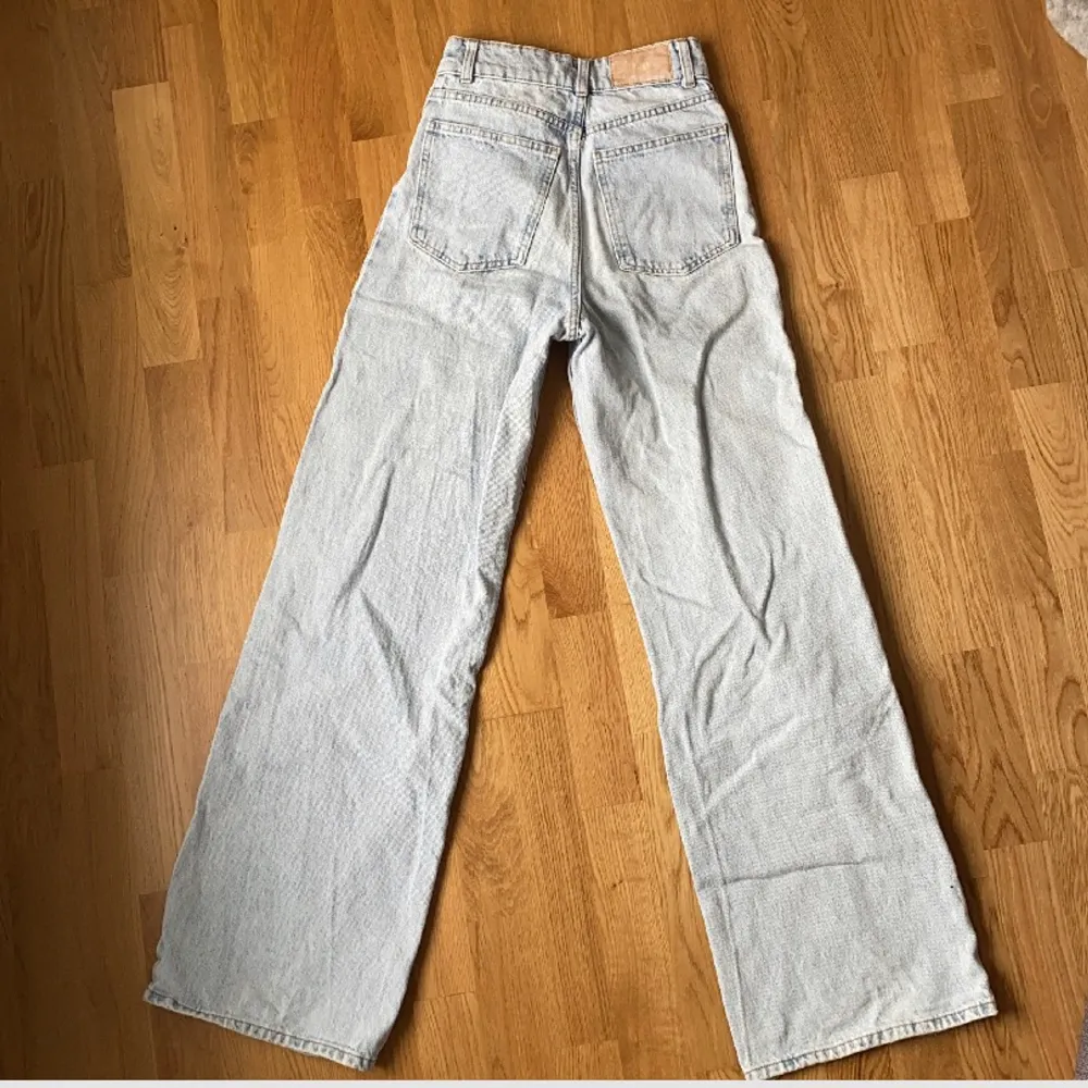 Skit snygga jeans från Zara. Säljer dem då de är för breda för min smak. Köparen står för fraktkostnaden. Jeans & Byxor.