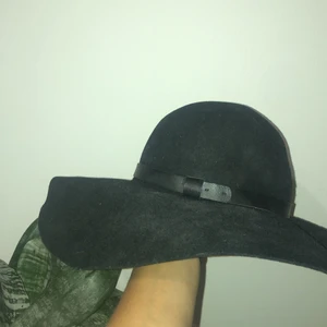 Svart hatt från hm  - Svart hatt från HM