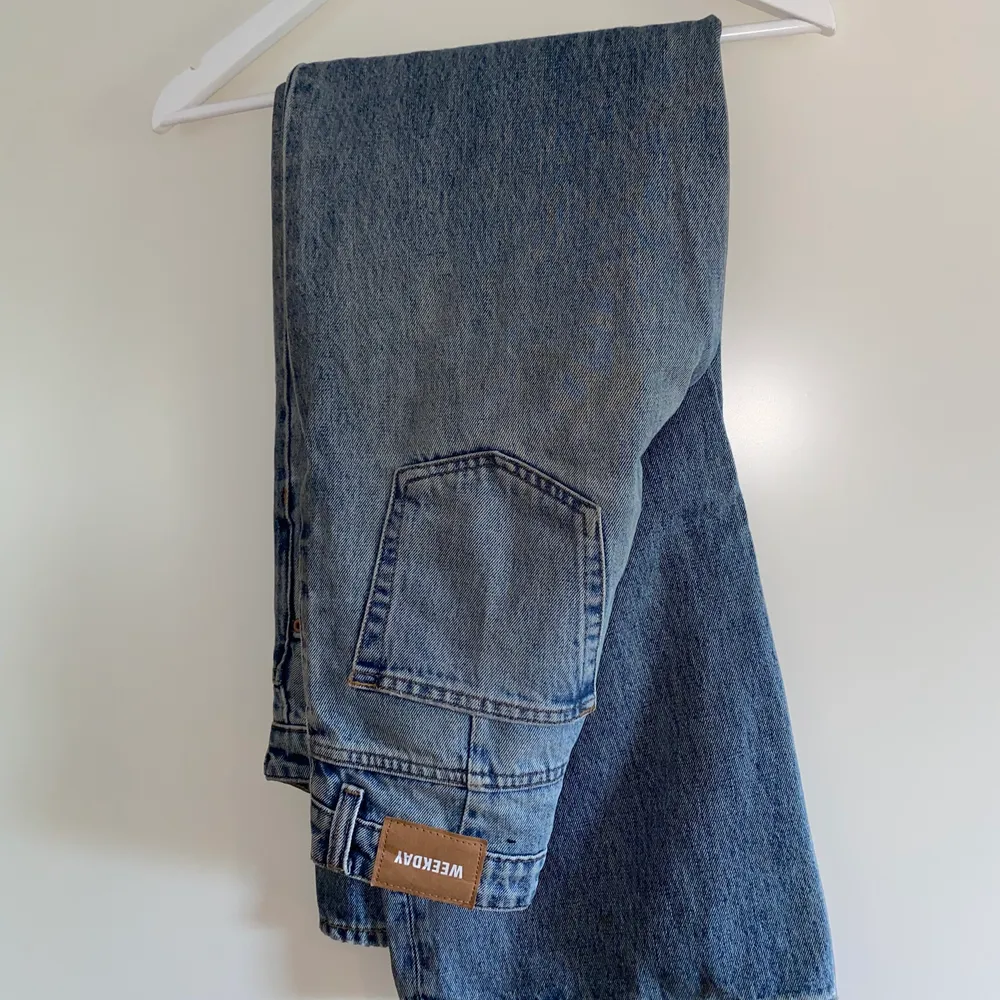 Weekday Ace ljusblå jeans. Sparsamt använda! Suuuupersnygga på men svårt att få en bra bild. (första bilden är lånad). Jeans & Byxor.