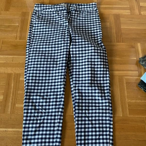 Kostym byxor ish - Från Lindex, storlek 34. Knappt använda