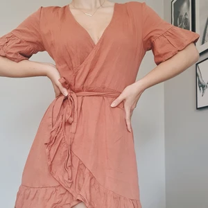 Sommarklänning - Från Nelly kommer denna söta sommarklänning, använd max 2 gånger. 