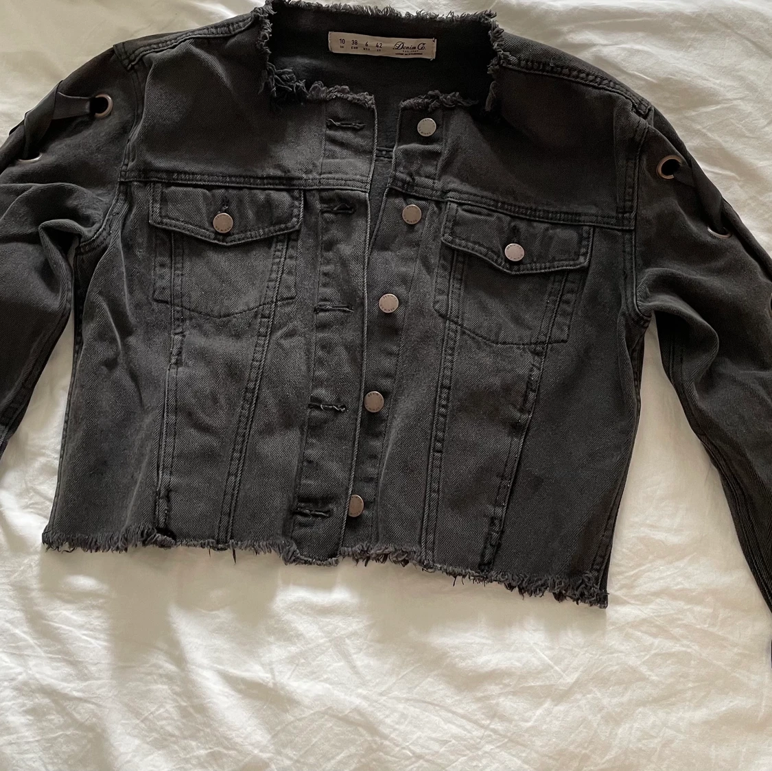 Svart/grå jeansjacka med flätade ärmar - 90