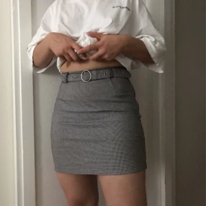 Kjol - En jättesöt miniskirt i storlek 38. 