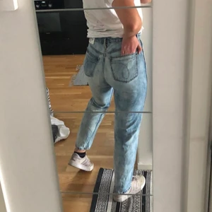 jeans - säljer dessa ascoola blekta jeansen från calvin klein, då de tyvärr är lite korta på mig som är 172cm. Köpte dem för 900kr