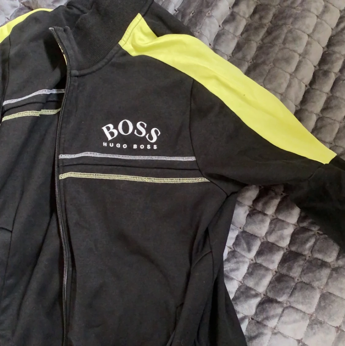 Hugo Boss tröja. Storlek M