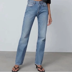 Zara mid-rise - Säljer dessa zara mid-rise som är helt slutsålda. Aldrig använda. Skriv för mer bilder 💞 KÖP DIREKT : 500kr