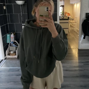 Hoodie - Säljer nu denna hoodien från H&M eftersom den inte kommer till någon användning längre