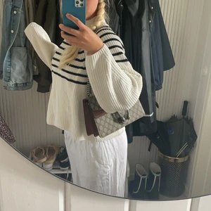 Trendig tröja  - Endast intressekoll på denna slutsålda trendig tröja från hm, St S-M säljer endast vid bra bud 