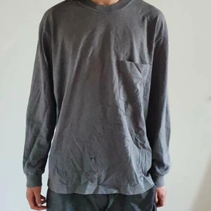 Grå långärmad Uniqlo tröja - Vet inte riktigt vad jag kan säga förutom att den är grå och fin:D