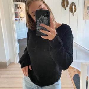 Stickad tröja - Svart stickad tröja i storlek S. Använd 2 gånger Max, köparen står för frakten.