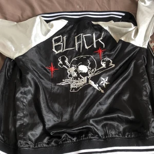 Vintage jacka  - Helt ny aldrig använd kan vändas ut och in dm för fler bilder eller lägra pris