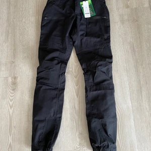 Outdoor byxa - Svart oanvänd outdoorbyxa i storlek xs🌸