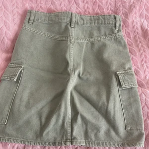 Jeans set  - Jeans set från Gina jackan är i storlek S och kjolen i storlek 34 passar 36 använd 1 gång 