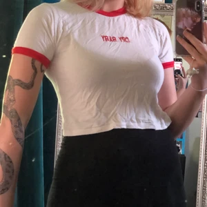 ’CRY BABY’ tröja  - Knappast använd tröja köpt ifrån FashionNova :) super mysig material.  Köparen står för frakt :) 