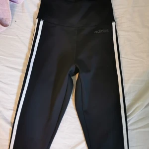 Adidastajt - Helt oanvända 