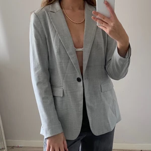 Grå kavaj  - Kavaj i grått mönster, i bra skick