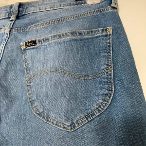 Lee-jeans! - Snygga jeans från Lee, modell Elly. Tight passform och i ett mycket bra skick! 