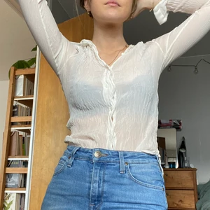 vit blus - vit, något genomskinlig blus i silkesmix 