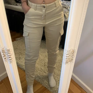 Byxor från carlings  - Byxor från carlings köpta förra sommaren för 500 eller 600kr minns faktiskt inte. Aldrig använda så dom är helt nya och fräscha. Storlek S 