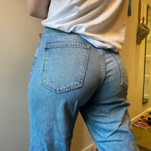 Gina Tricot Jeans - Baggy jeans från Gina, lite färg på men jättecoola