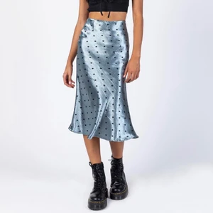 Prinsess Polly kjol - Prickig blå svart prinsess polly kjol! Andvänd 1 gång! Super fin! 