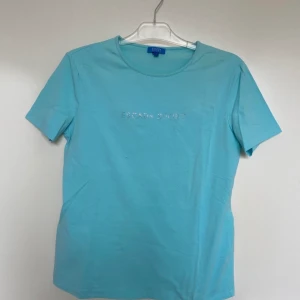 ESCADA SPORT T-shirt, strl L - mycket fin. skriv vid frågor