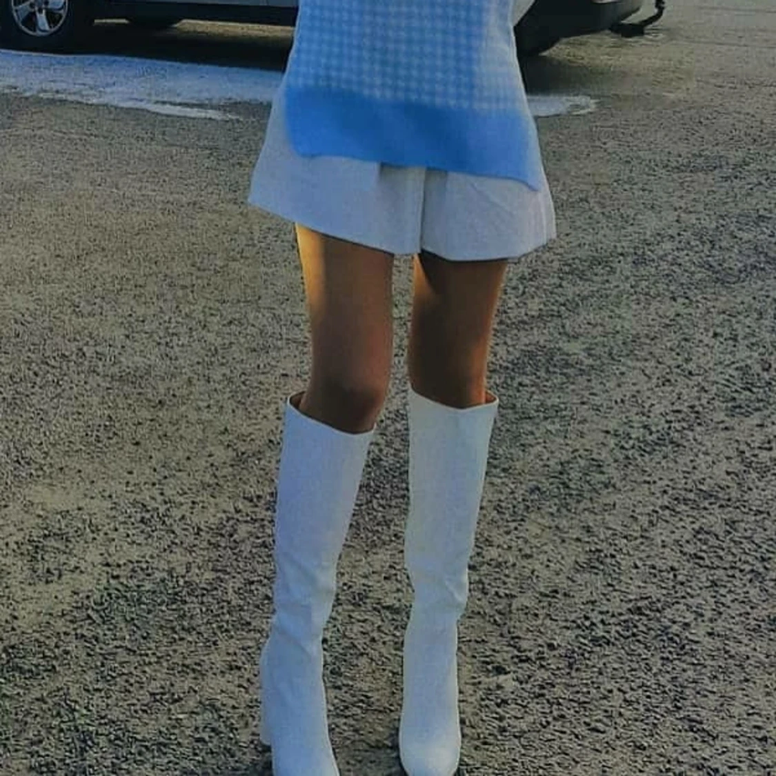 vita knähöga boots