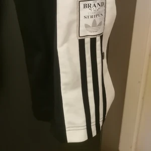 Adidas popper pants - Säljes då jag tycker dom sitter dåligt på mig. 