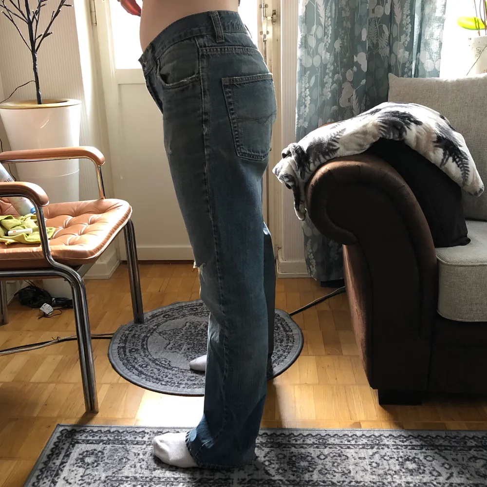 Coola lågmidjade jeans, låga och lite vidare😇. Jeans & Byxor.