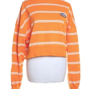 Tröja från Junkyard - Säljer denna snygga tröja! Den är nästan helt oanvänd 😘 Storlek L