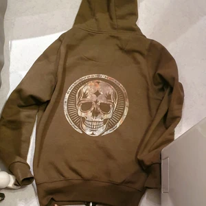 Söt sexig unik hoodie tröja  - Säljer min söt och sexig unisex åkt vintage tröja och passar xxs- s.har orden we don't stop when we are tired but we stop we stop when we are done. Den är I mycket bra skick och ser ut ny. finns fler bilder. Bud I kommenterna eller köp direct for 300