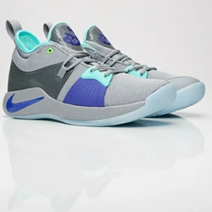 Pure platnium neo turquise basketskor!! -  Inga trades!!😊  Använd!Men är i bra skick kan mötas upp i tcentralen och frakt kostar 66kr!