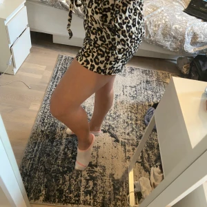 Leopardmönstrade shorts - Säljer dessa eftersom att det inte längre är min stil, hoppas det kan komma till användning hos någon annan❤️ Köpare står för frakten!