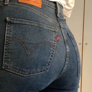 Levis jeans - Snygga Levis jeans. Modell: Mile high super skinny. W24 L30. Köpare står för frakt