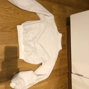 Mjuk tröja från Zaful - Materialet syns bättre i bild 2. Obs den är ganska kort nästan croppad