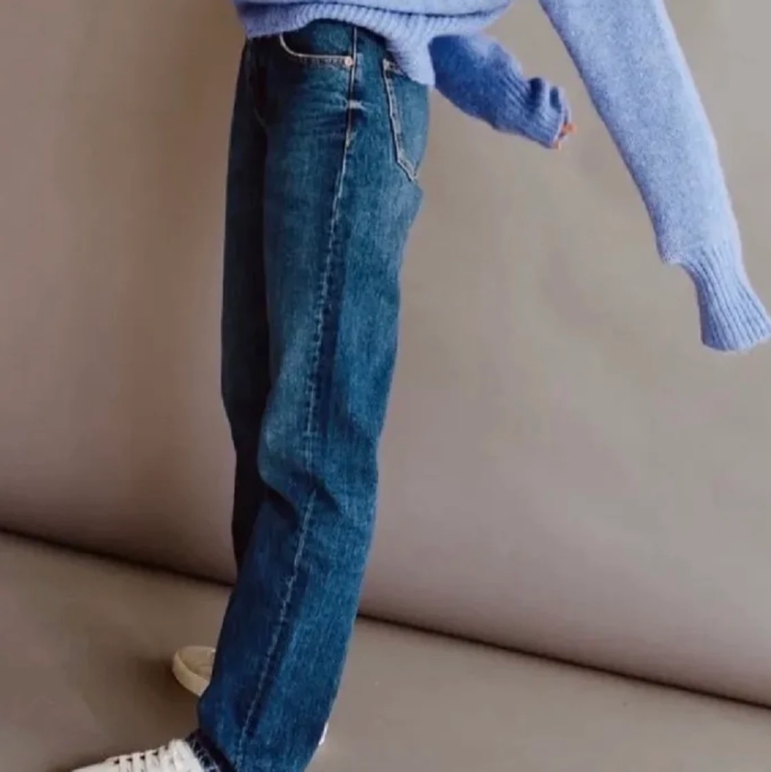 Blåa raka jeans från Mango