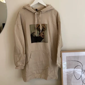 Längre hoodie/ klänning  - Från Ariana Grandes släpp med HM💫 Knappt använd!