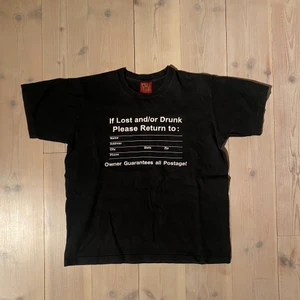 Vintage boxy T-shirt - En väldigt ovanlig T-shirt med perfekt passform och fade som butiker som ettresex skulle kunna sälja för uppemot 500kr. Skick: 8/10 bara en riktgt fin vintage fade. Storlek L sitter boxy!