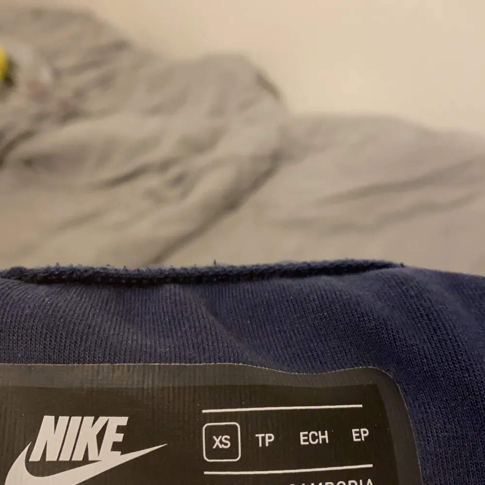 Säljer dessa Nike tech fleece byxor för de inte kom till så mycket användning, super super bra skick!. (PRIS KAN DISKUTERAS I CHATT!). Övrigt.