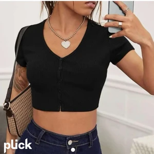 Svart topp från Shein - En svart topp från Shein som jag inte längre använder. Kontakta för fler bilder