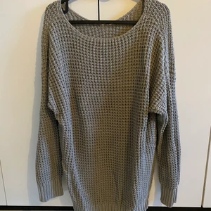 Grovatickad tröja - Grå tröja i oversize, fint skick. Köparen står för frakt. 