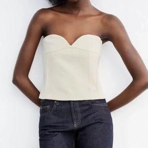 Korsett  - Vit korsett från zara, helt ny aldrig använd. Säljer pga lite för stor 