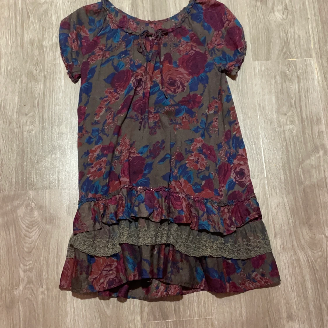 klänning med blommor  - 91