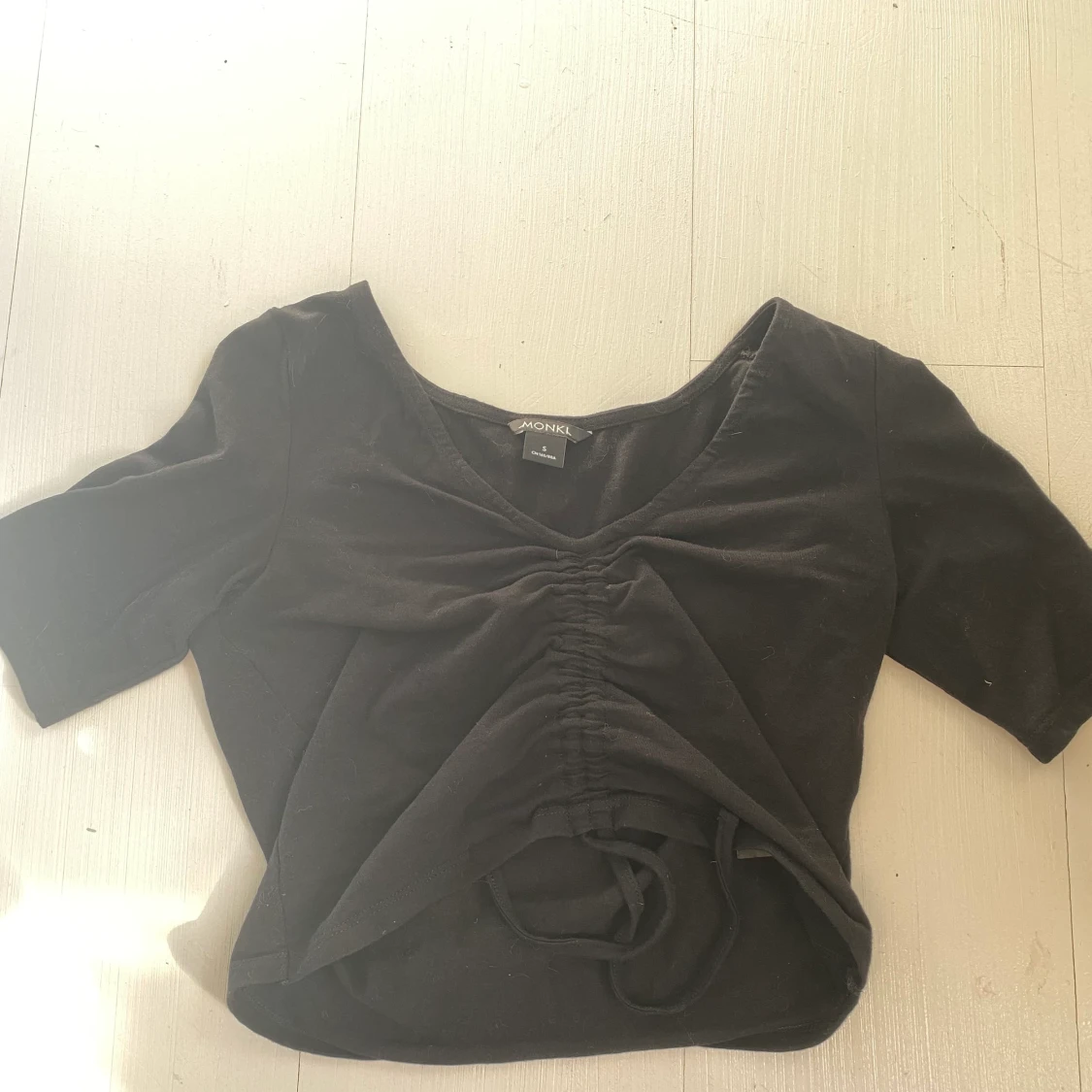 Monki - Svart croptop - 90